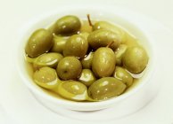 Eingelegte grüne Oliven — Stockfoto