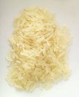 Montón de arroz de grano largo - foto de stock