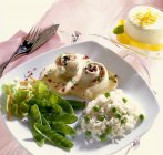 Plaice fillet with rice and peas — Stock Photo