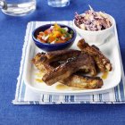 Spare-ribs with salad — Stock Photo