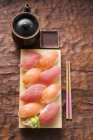 Nigiri sushi with tuna and salmon — Stock Photo