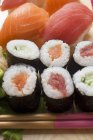 Maki Sushi e Nigiri Sushi — Fotografia de Stock