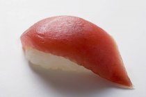 Nigiri sushi with tuna — Stock Photo
