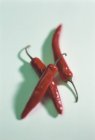 Три красных чили — стоковое фото