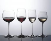 Красное вино и белое вино — стоковое фото
