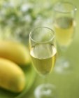 Two glasses of white wine — Stock Photo