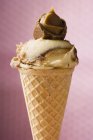 Карамельне морозиво — стокове фото