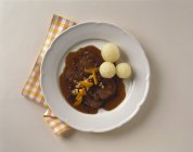 М'ясо, приготоване з картоплею — стокове фото