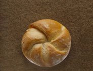 Rolo de pão acabado de assar — Fotografia de Stock