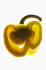 Tranche de poivron jaune — Photo de stock