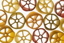 Roues de pâtes colorées — Photo de stock