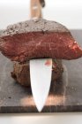 Bistecche di manzo con coltello — Foto stock