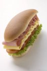 Sandwich prosciutto e lattuga — Foto stock