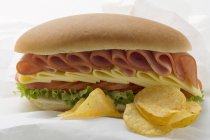 Sub sandwich and crisps — Stock Photo