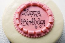 Торт на день народження з написом — стокове фото