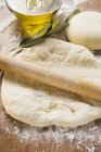 Pasta, mattarello e olio d'oliva — Foto stock