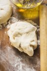 Pasta, mattarello e olio d'oliva — Foto stock
