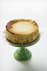 Tarta de queso con almendras en copos - foto de stock