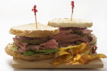 Сэндвичи с ростбифом — стоковое фото