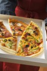 Piezas de diferentes pizzas - foto de stock