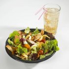 Green salad with chicken breast and vegetables, glass of lemonade — Stock Photo
