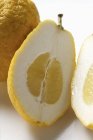 Citrones maduros frescos - foto de stock