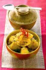 Curry de patata con mango - foto de stock