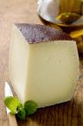 Pedazo de queso Pecorino - foto de stock