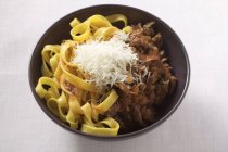 Saffron ribbon pasta with mince ragout — Stock Photo