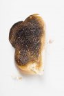 Шматочок спаленого тосту — стокове фото