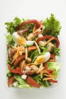 Листя салату з овочами — стокове фото