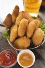 Chicken Nuggets in Pappschüssel — Stockfoto
