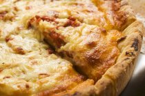 Pizza Margherita in Scheiben — Stockfoto