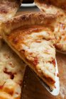 Pizza em fatias Margherita — Fotografia de Stock