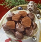 Pflaumenschokolade mit verschiedenen Zuckergüssen — Stockfoto