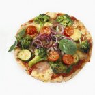 Vegetable pizza with tomatoes and broccoli — Stock Photo