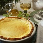 Closeup view of Quiche Lorraine with drinks — Stock Photo