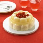 Vanilla pudding on sponge base — Stock Photo