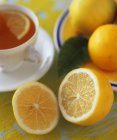 Limone fresco affettato — Foto stock