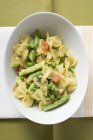 Farfalle with asparagus and tomatoes — Stock Photo