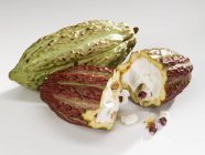 Frutas frescas de cacao - foto de stock