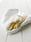 White asparagus on white cloth — Stock Photo