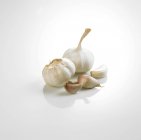 Still-life with fresh garlic — Stock Photo