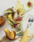 Salade avec laitue et radis — Photo de stock