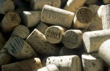 Closeup view of wine corks heap — Stock Photo