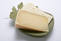Natureza morta com queijo — Fotografia de Stock