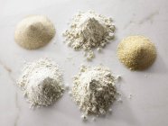 Différents types de farine biologique — Photo de stock