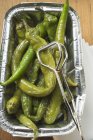 Chiles verdes en escabeche - foto de stock