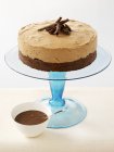 Cheesecake de chocolate com molho de canela — Fotografia de Stock