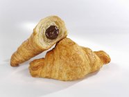 Croissant con ripieno di cioccolato — Foto stock